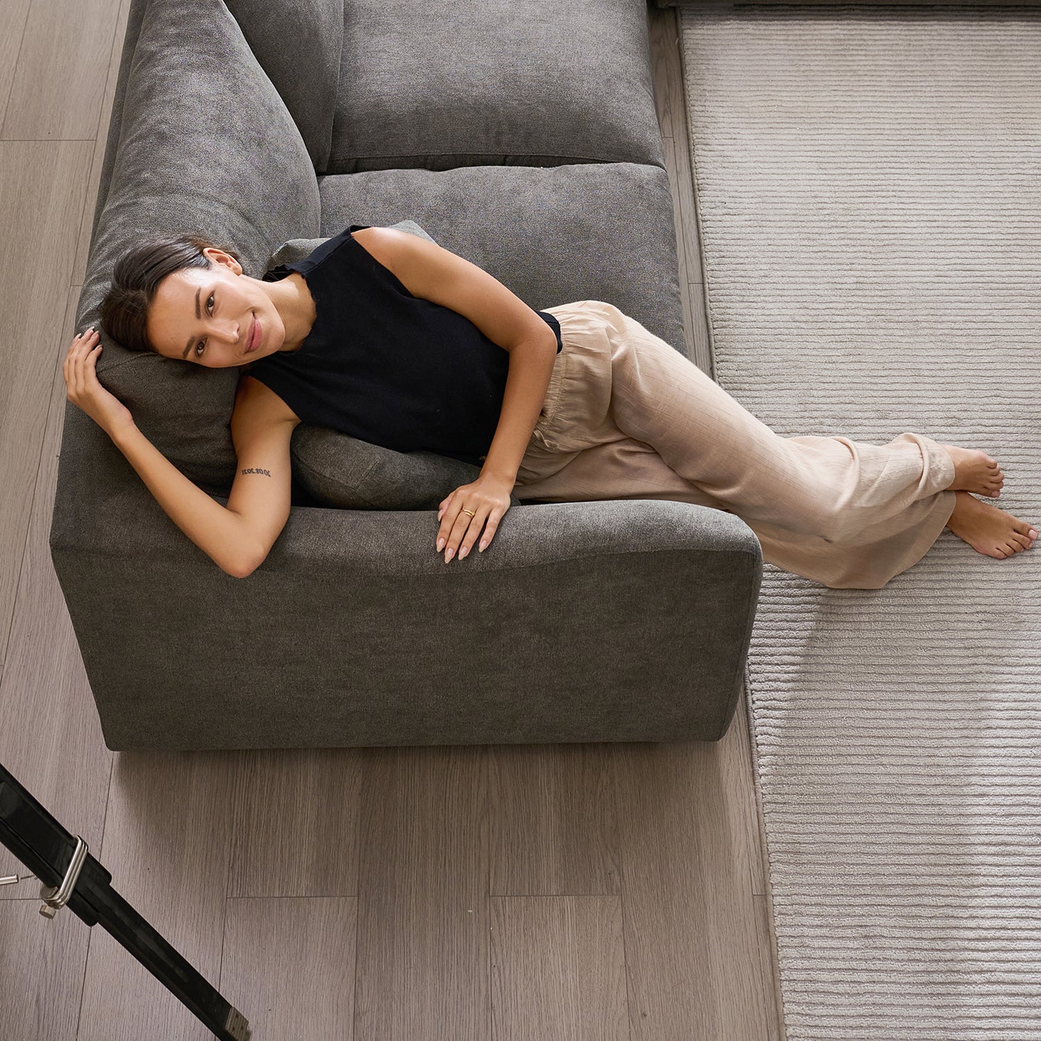 Feathers Sofa - Image 19